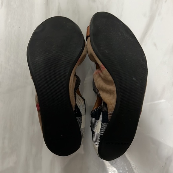 EUC Burberry Canvas Check Glengall Buckle Ballerina flat size 38.5 - Picture 2 of 3